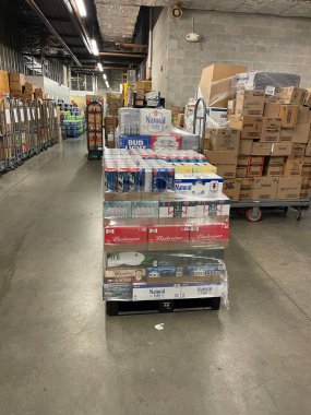 Grovetown, Ga USA - 03: 20 23: Food Lion Market iç oda stok alanı
