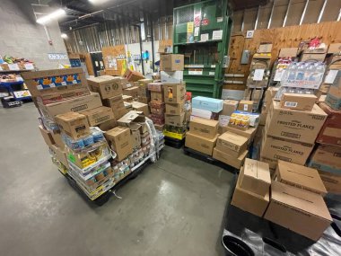 Grovetown, Ga USA - 03: 20 23: Gıda Aslanı Market içi paletler