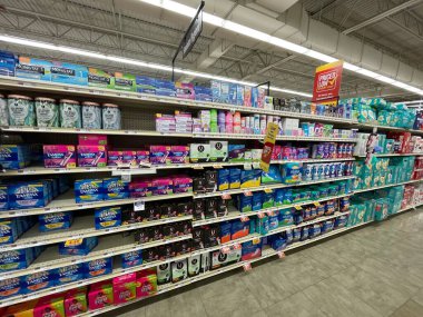 Grovetown, Ga USA - 03: 20 23: Food Lion Market iç bebek bezi reyonu