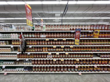 Grovetown, Ga USA - 1201 21: Food Lion Market İçi 2021 makarna sosu