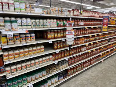 Grovetown, Ga USA - 1201 21: Food Lion Market İçi 2021 makarna sosu