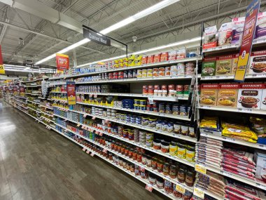 Grovetown, Ga USA - 1201 21: Food Lion Market İçi 2021 Konserve Et