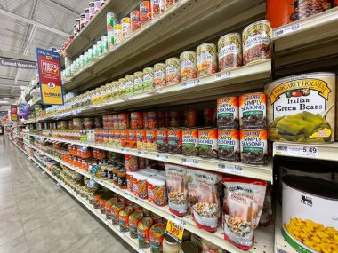 Grovetown, Ga USA - 02 11: 22: Yiyecek Aslanı Marketi İçi düşük konserve fasulye