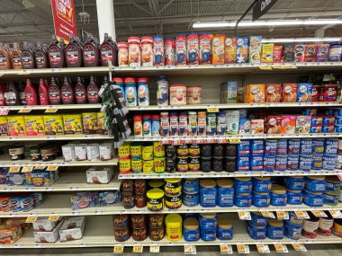 Grovetown, Ga USA - 126 21: Food Lion Market İçi 2021 Kahve ve Krema Bölümü