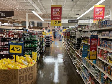 Grovetown, Ga USA - 10-23-21: Food Lion Market İçişleri 2021 Mağazanın önüne bakıyor