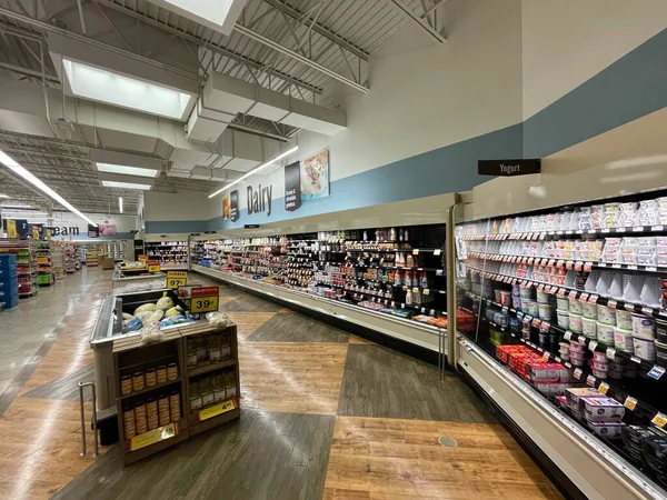 Grovetown Usa Food Lion Grocery Store Interior 2021 Dairy Department — 스톡 사진