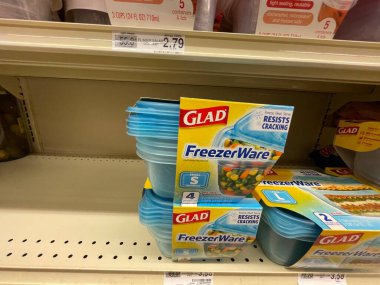 Grovetown, Ga USA - 06 25 21: Food Lion Market İçi 2021 Mutlu plastik kaplar