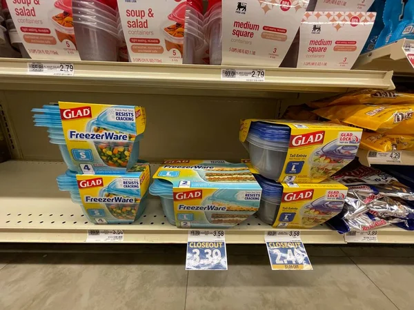 Grovetown, Ga USA - 06 25 21: Food Lion Market İçi 2021 Plastik konteynır bölümü ve fiyatlar