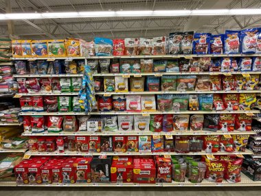 Grovetown, Ga USA - 01: 25 Gıda Aslanı Market İçişleri Köpeği İkramları