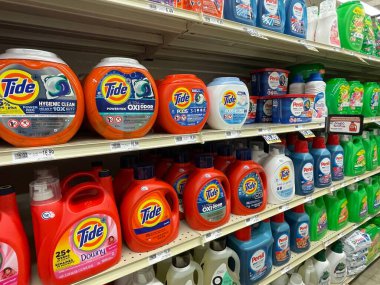 Grovetown, Ga USA - 04: 23: Food Lion bakkal çamaşır deterjanı Tide