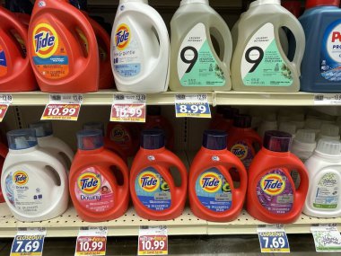 Grovetown, Ga USA - 04: 23: Food Lion Market Çamaşır deterjanı 9 ve Tide