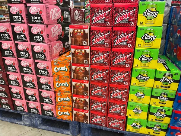 Grovetown, Ga USA - 03: 23 23: Food Lion market MTN Dew çeşidi 12 paket