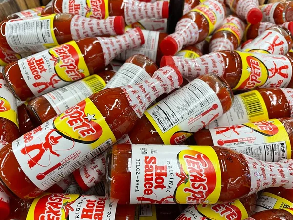 Hephzibah, Ga USA - 11 1 7 17 22: IGA Market İçi Teksas Pete acı sosu