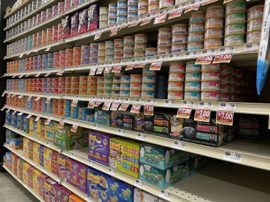 Grovetown, Ga USA - 01 29 29: Gıda Aslanı market kedi maması bölümü etiketleri