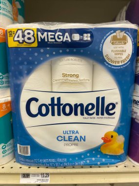 Grovetown, Ga USA 09 11 11: Yemek Aslanı Marketi tuvalet kağıdı Cottonelle temiz