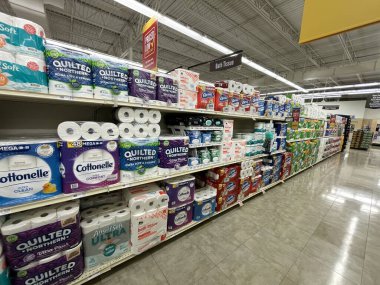 Grovetown, Ga USA - 09-21-22: Gıda Aslanı market içi kağıt ürünleri