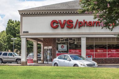 Gwinnett County, Ga USA - 07 08 20: CVS yan bina görüntüsü