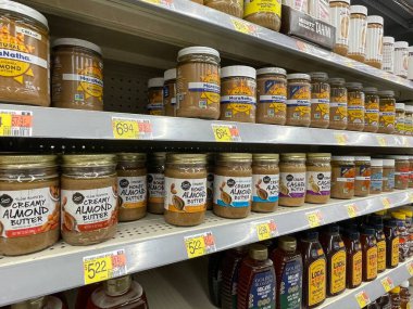Waynesboro, Ga USA - 05: 26 23: Walmart süpermarket Sams Choice kremalı badem yağı