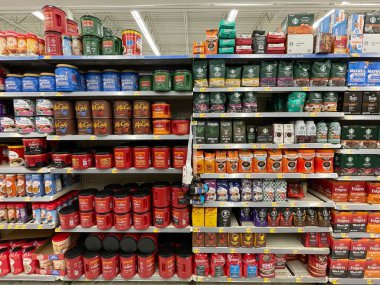 Waynesboro, Ga USA - 05: 26 23: Walmart süpermarket kahve poşetleri ve kutular