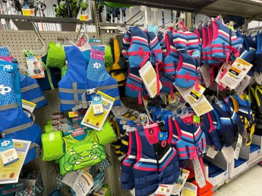 Waynesboro, Ga USA - 05: 26 23: Walmart süpermarket Can yelekleri