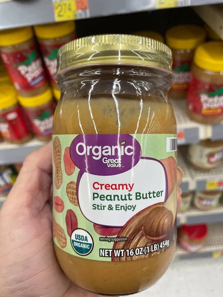 Waynesboro, Ga USA - 05: 26 23: Walmart süpermarket fıstık ezmesi.