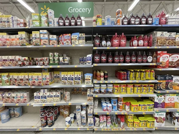 Waynesboro, Ga USA - 05: 26 23: Walmart süpermarket Çikolata şurubu ve mısır ezmesi