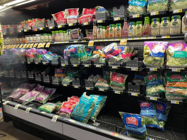 Waynesboro Usa Walmart Supercenter Store Cold Bag Salad Kits — Stock Photo, Image