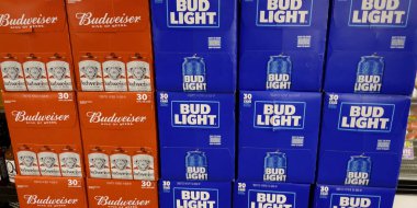 Hephzibah, Ga USA - 06: 15 23: KJ 'nin market içi Bud Light bira sergisi