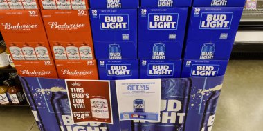 Hephzibah, Ga USA - 06: 15 23: KJ 's market içi 15 dolar indirim Bud Light bira kuponları