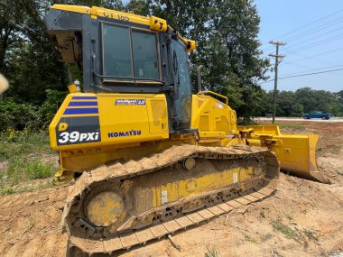 Blythe, Ga USA - 06: 18 23: Yol çalışması ağır makineler, toprak taşıyıcı yol yapımı Hwy 88