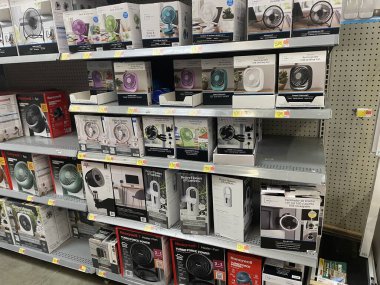 Grovetown, Ga USA - 07 09 09 23: Walmart iç fan bölümü