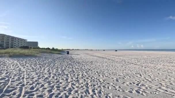トレジャーアイランド アメリカ トレジャーアイランドビーチPov砂の砂の近くを歩く — ストック動画