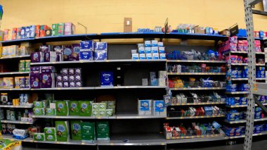 Grovetown, Ga USA - 04 21 22: Walmart market iç leenex bölümü