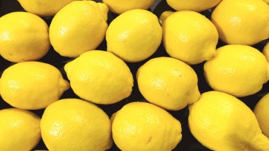 Marketten taze limon üretimi sergileniyor