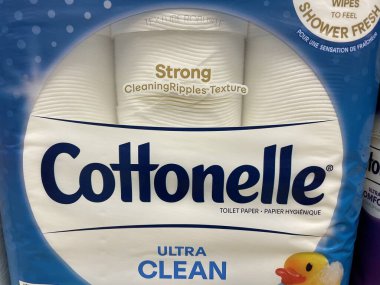 Grovetown, Ga USA 05 13 22: Walmart İçişleri Bakanlığı Cottonelle tuvalet kağıdı