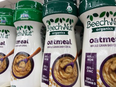 Grovetown, Ga USA - 05: 13: 22: Yiyecek aslan marketi iç ürünleri Beachnut bebek maması
