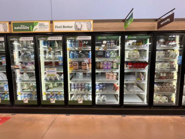 Grovetown, Ga USA 05 13 22: Walmart İçi Donmuş Gıda Kapıları