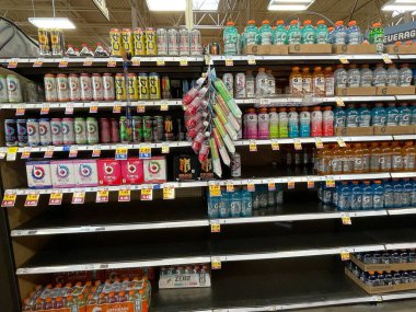 Grovetown, Ga USA 05 13: Walmart iç enerji içeceği ve enerji içeceği bölümü