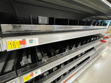 Grovetown, Ga USA 05 13 22: Walmart bebek maması eksikliği 2.