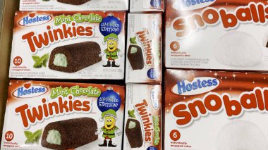 Grovetown, Ga USA - 113-21: Yiyecek Aslanı marketinde ev sahibi bayram atıştırmalığı kekleri