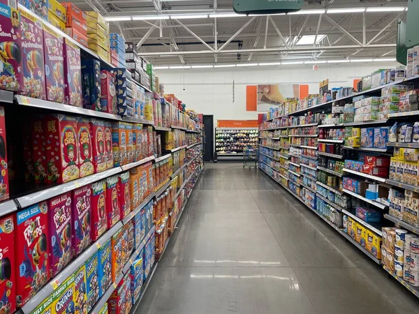 Grovetown Usa Walmart Retail Store Interior Looking Cereal Aisle — Stock Photo, Image