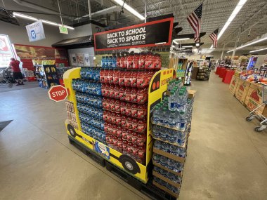 Grovetown, Ga USA - 07 16-23: IGA Market güç gösterisi okul köşesine geri döndü