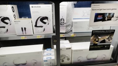 Grovetown, Ga USA - 03: 12: Walmart perakende mağazası iç mekan Oculus by Meta display VR kulaklığı