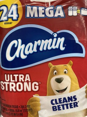 Grovetown, Ga USA - 01 14 2022: Perakende marketi Charmin ultra güçlü tuvalet kağıdı kapat