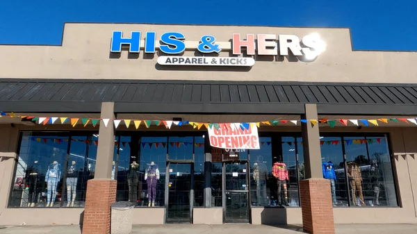 Augusta, Ga USA - 12: 25 Noel Günü Onun ve onun kentsel perakende satış mağazası