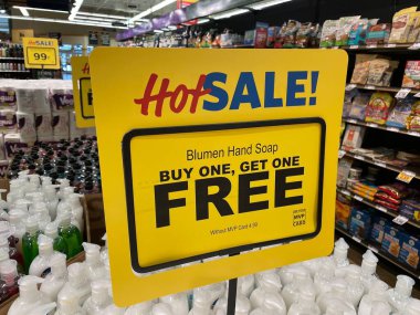 Grovetown, Ga USA - 03-21: Food Lion market iç satış tabelası al bir alana bir bedava