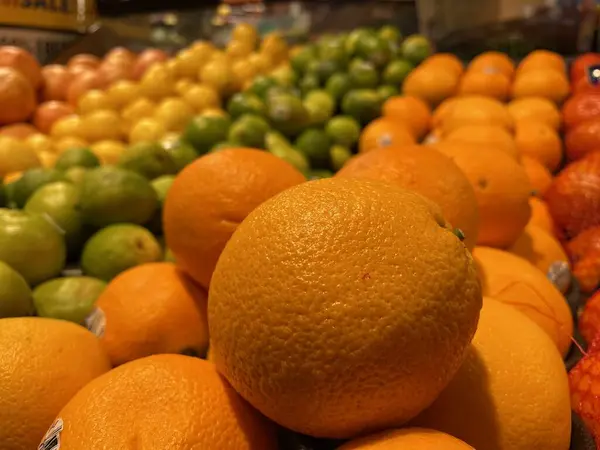 Marketler Portakal Limon Üretiyor — Stok fotoğraf