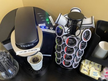 Augusta, Ga USA - 09 08: 23: Konuklar için dişçi ofisi K cup kahve makinesi