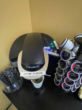 Augusta, Ga USA - 09 08: 23: Konuklar için dişçi ofisi K cup kahve makinesi