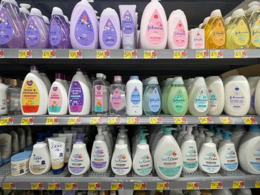 Grovetown, Ga USA - 09 07: 23: Walmart bakkal iç yıkama ve pudra